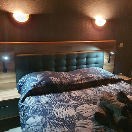 Hotel Du Centre 格尼翁 外观 照片